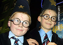 Two Harry potter fans dressed up like the young wizard